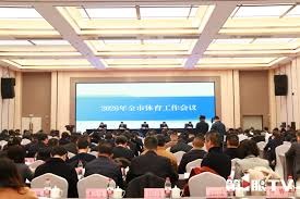 阿里纳斯：东契奇无需变得攻防兼备，库里也不是防守悍将